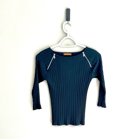 Laetetia black sweater - Picture 2 of 9